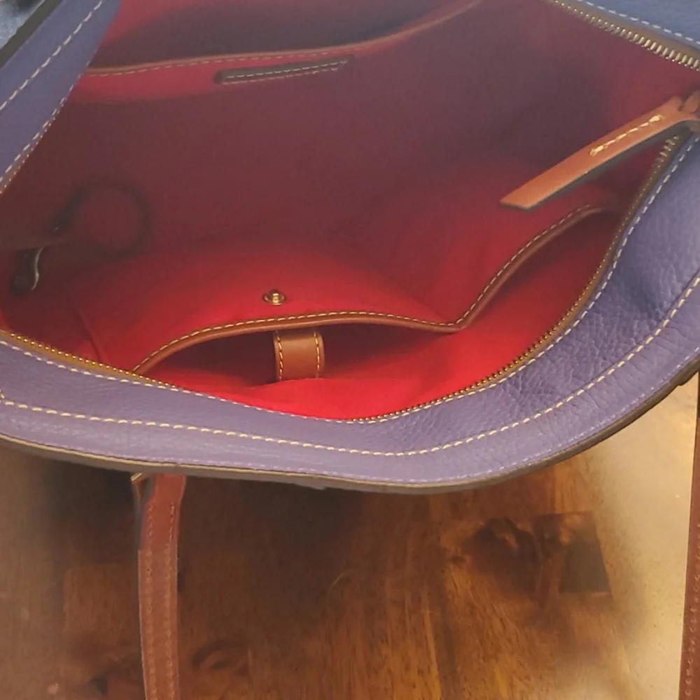 Large Dooney and Bourke tote. - Picture 4 of 7